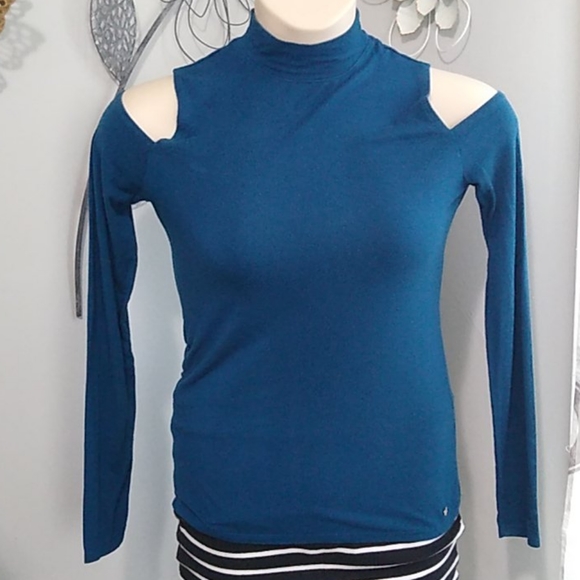 Fabletics Open Shoulder Turtleneck - Picture 1 of 4